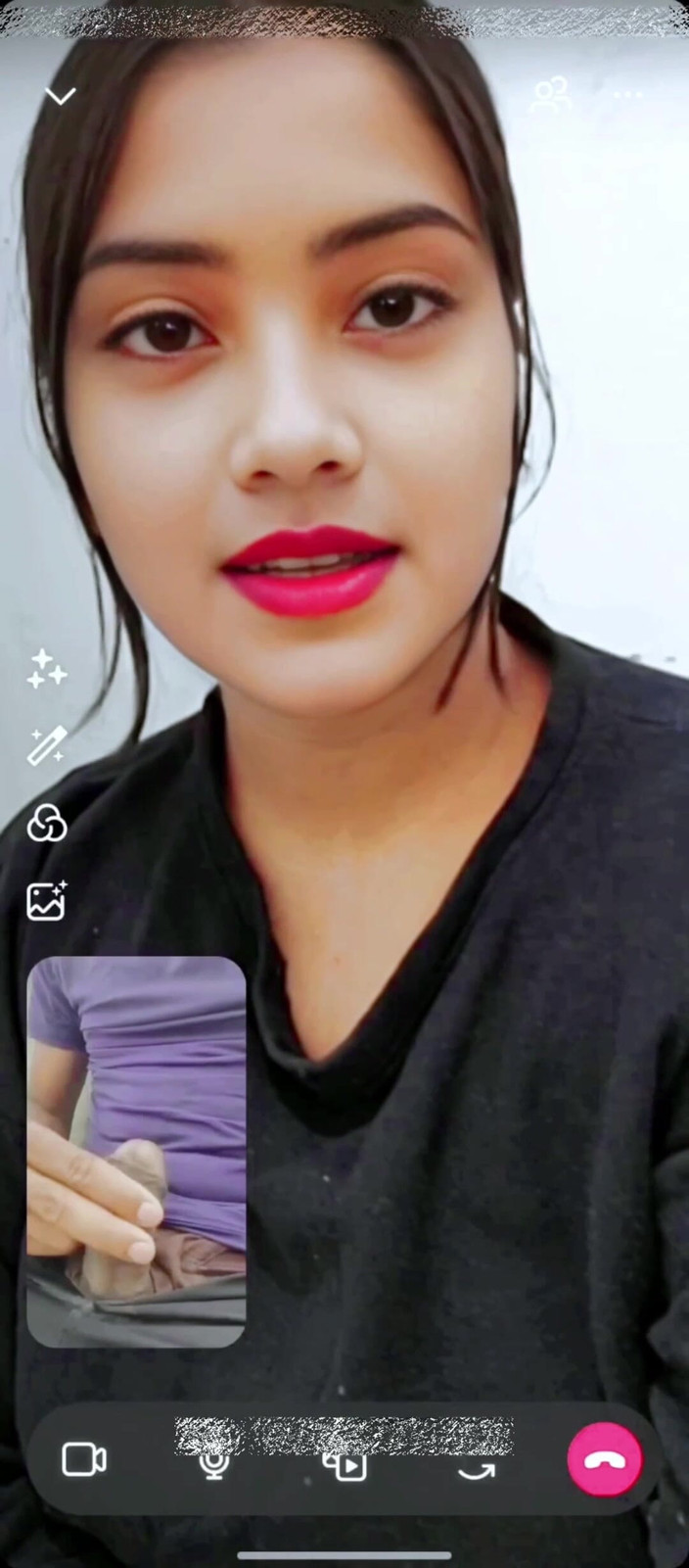 Your_aisha: 漂亮的女学生在whatsuup视频通话中为她的老师展示胸部，热门的Whatssup视频通话性爱聊天xxx视频