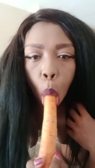 AnalEbony: Morcov și cremă de pizdă