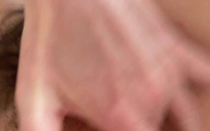 Sophie James: Hoe nat is mijn poesje als ik wakker word?