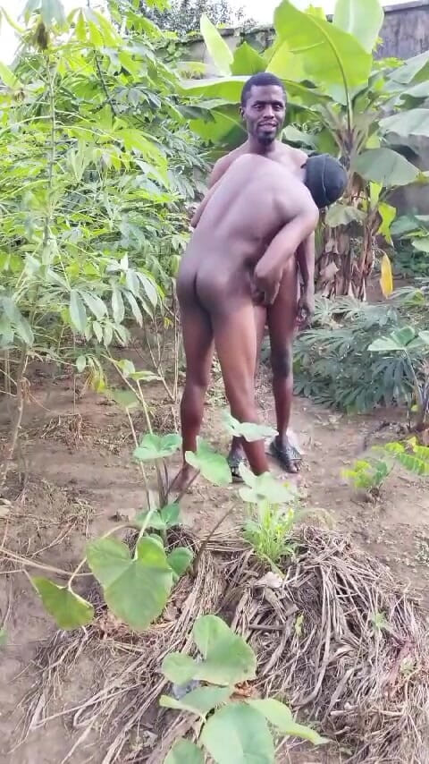 Sexydaddy: Hai herdsmen châu Phi làm tình trong bụi rậm