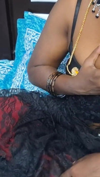 Mama vitregă indiană seduce băiatul pentru plăcere sexuală