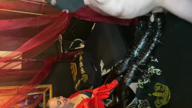 Queen_of_BDSM: Трахни мои сапоги, пока твои яйца не опустели!