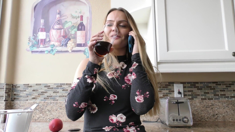 Perv Milfs n Teens: Luna Wulf se corre una y otra vez en su...