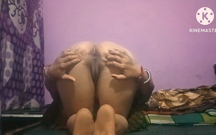StepSiblingCaught: Üvey kız kardeş amını ve büyük götünü parmaklıyor
