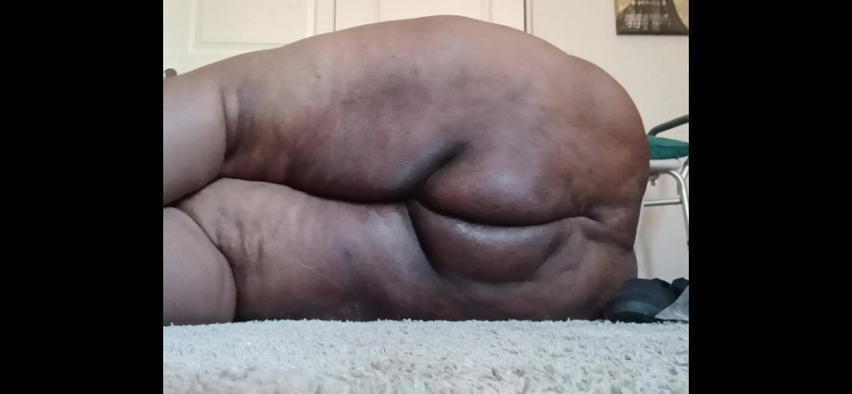 FantomeBi: Murzynka Superchub Sissy bierze anal plugs i dildo po raz...