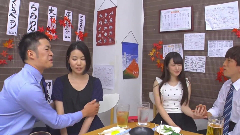 Raptor Inc: Due donne mature che entrano nella Izakaya, un hotspot per...