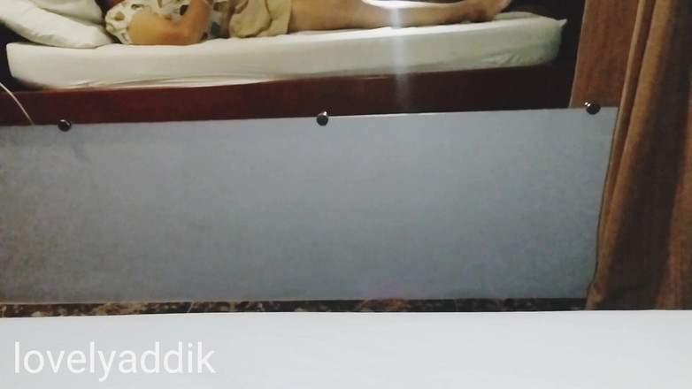 Lovelyaddik: Pinoy Girl Waiting for Custumer
