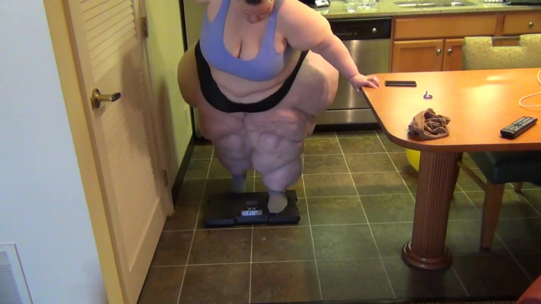 Full Weight Productions: SSBBW Bobbi Jo's failed trample &amp; sofa squash