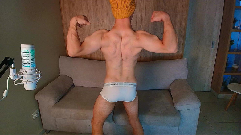 Max_Russell: Ohýbat! Chlubím se svým dokonalým tělem!