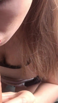 Meine nachbarin will sex, fickt sie im doggystyle auf der einfahrt und kommt in ihren mund