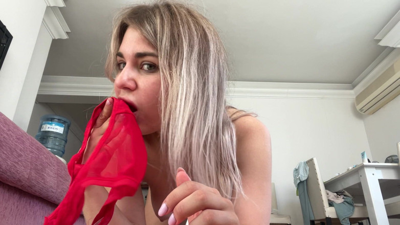 Misty Phoenix: Dua celana dalam di memek