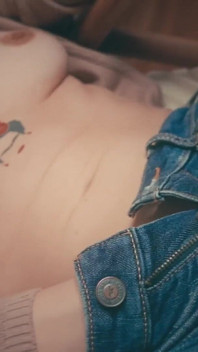 Špinavé stříkání na Hollister Jeans. Mokrý rozkrok