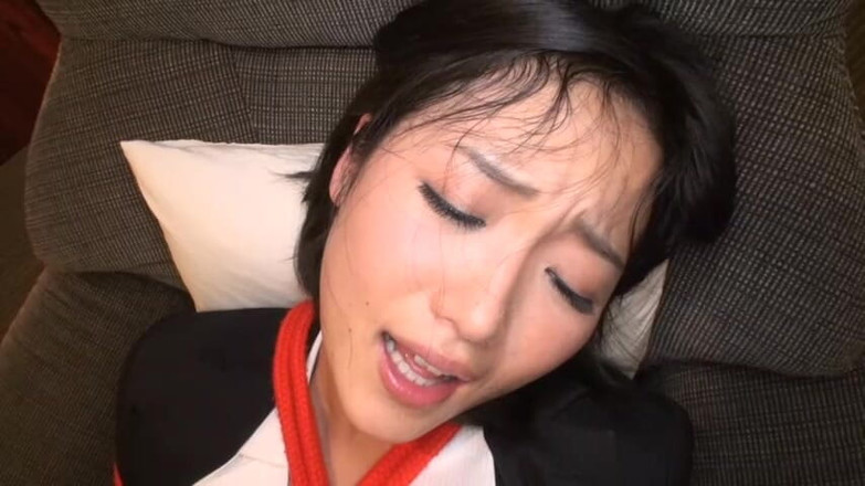 CherryBONBON: Un hombre de mediana edad y una mujer cazadora de...