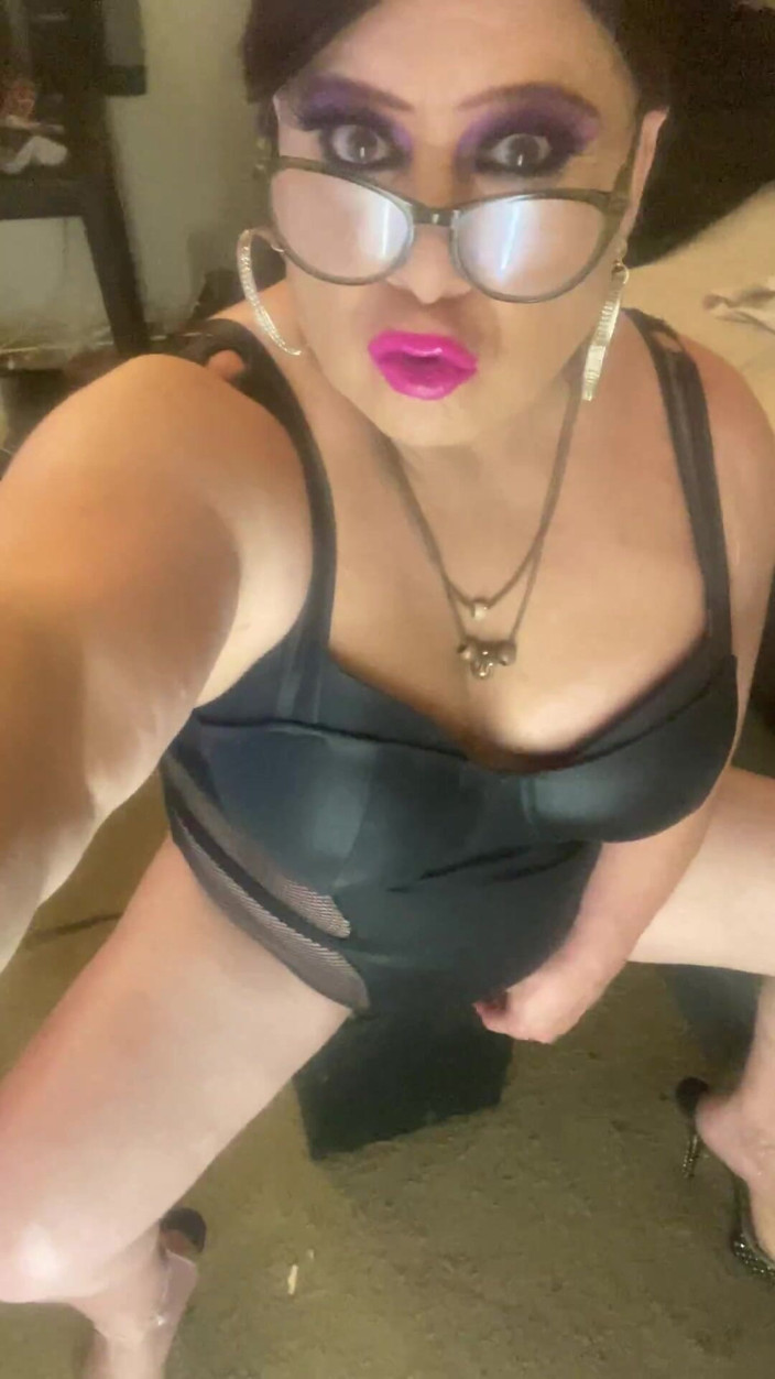 Krissy Sweets: CD-ul Krissy Sweets în tocurile ei sexy