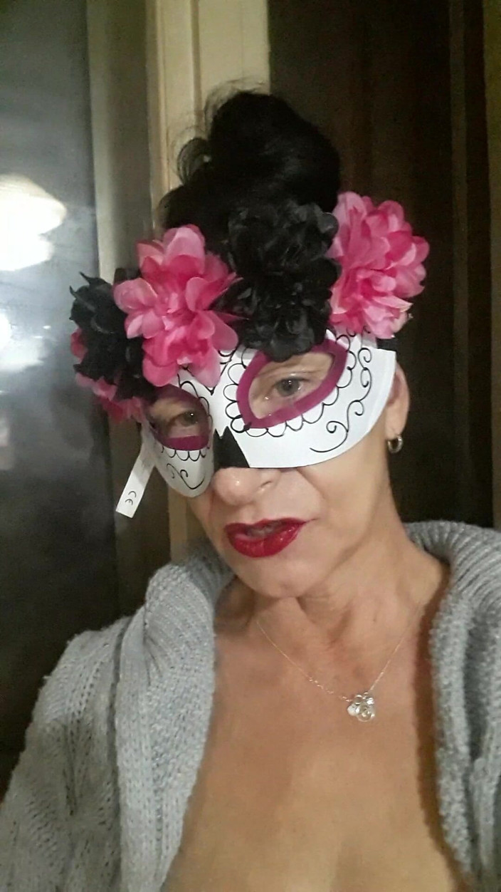 WEBREGINETTA2023: Thủ dâm trước cửa sổ