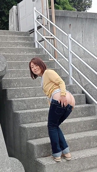 Outdoor Exposure in Ultra-low-rise Jeans