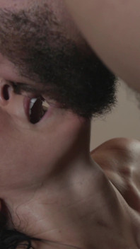 Juicy Chested Reagan Menyerah dan Menyerah
