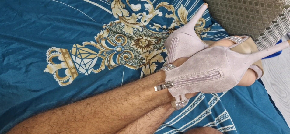 AlexGay: Трахнул Горячую Неженскую Шлюху На Шпильке Без Презерватива В Жопу!