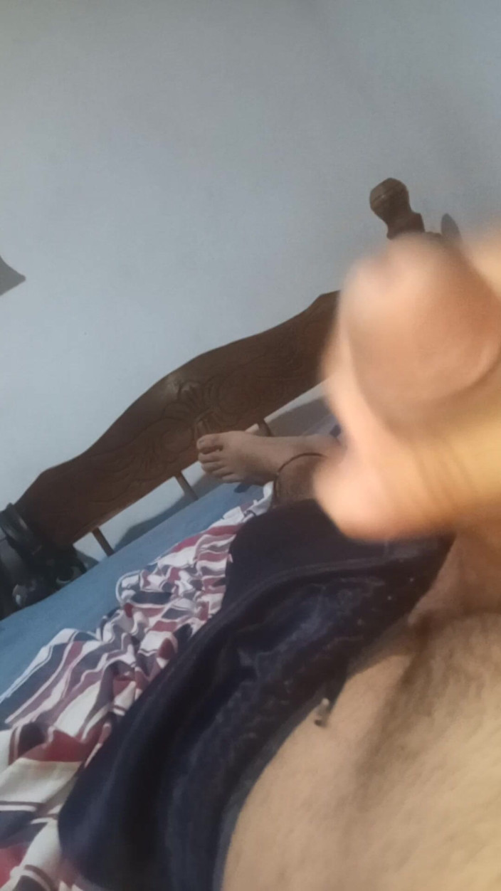 Cute boy jerks off: Tânăr De-subliniază cu o în camera lui în timp ce vecinii lui...