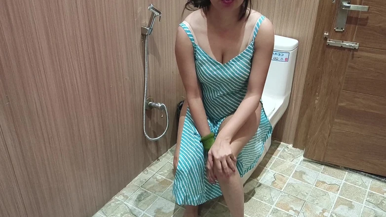 Saarabhabhi6: Bhabhi After Hot Bathデジガール尿とヒンディー語オーディオ