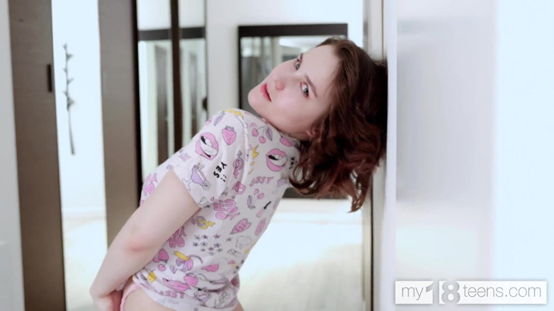 My 18 Teens: My18teens - masrubates, jolie fille au corps naturel