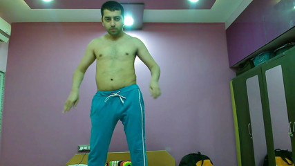 Cute & Nude Crossdresser: Sexy nahý chlapec, sladká lízátka nahá show po koupeli.