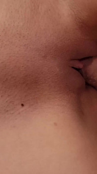 Je baise dans la forêt avec une énorme bite