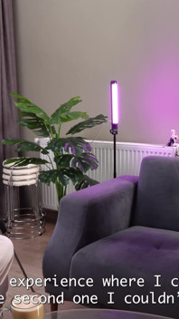 Den explosiva blondinen Lexi Flexi är inne för första gången och drömmer om att fyllas med av 200 män!