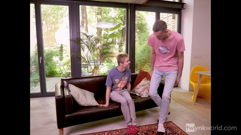 Twynk World: 후장 따먹히는 작은 게이 트윈크 소년과 섹스하는 괴물 자지 - Twynkworld