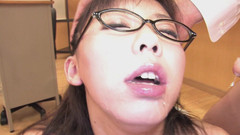 JapaneseHub: 日本の大学乱交 - 学生が多くの学生に抱かれる乱交中出しの混乱