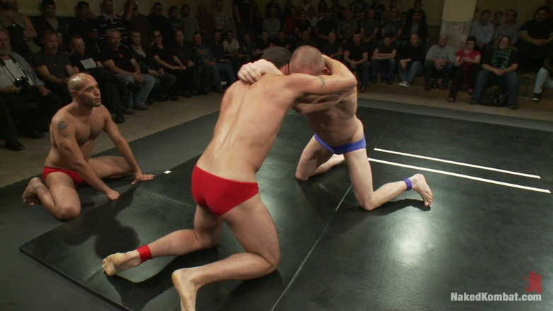 Naked Kombat: Інтенсивний матч командної команди в прямому ефірі!