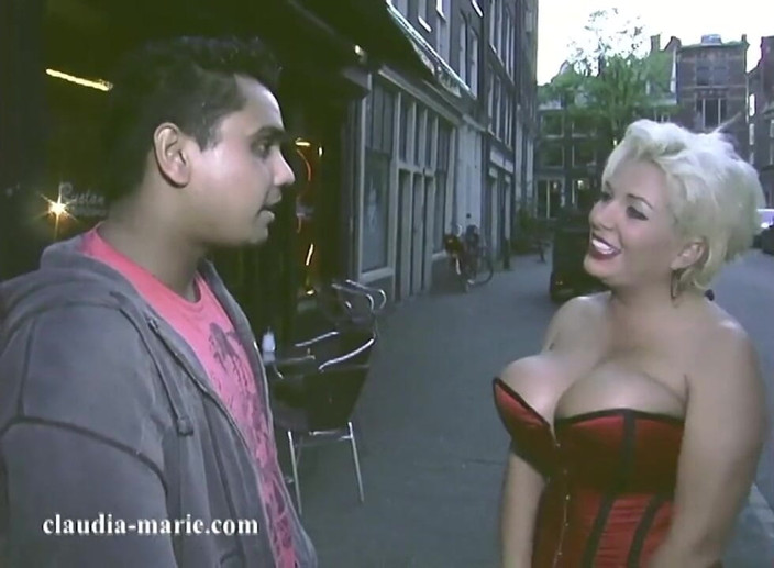 Claudia Marie: Anal cu țâțe mari în Amsterdam