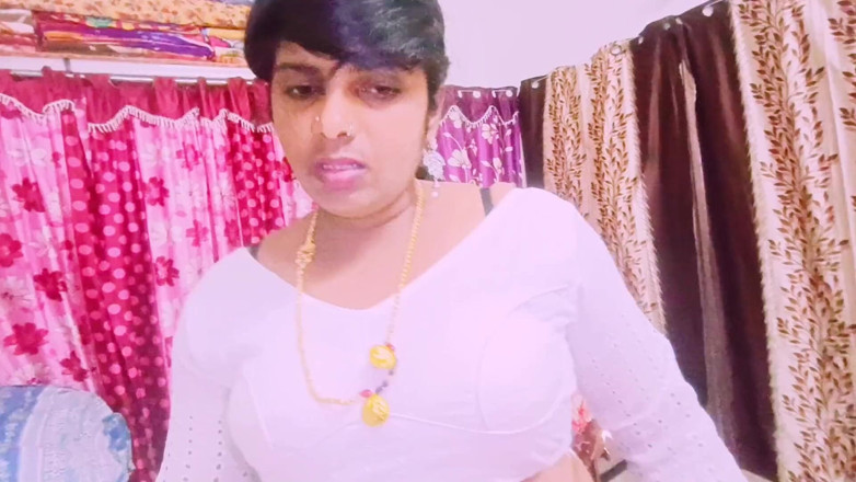 Telugu honey lips: 出轨性爱美丽的黑色纱丽家庭主妇不幸操丈夫的父亲泰卢固肮脏的谈话。