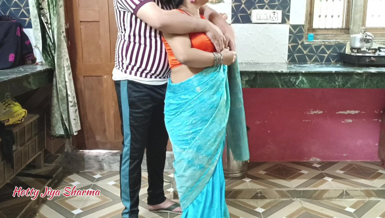 Hotty Jiya Sharmaa: Kiran Bhabhi follada por su dueño en alquiler delante de...