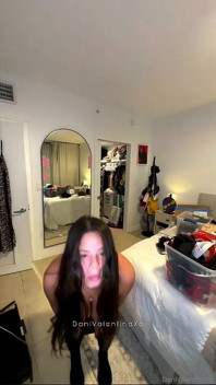 ลองสตรีมสดแบบไร้เดียงสากลายเป็นความสนุกเงี่ยนกับ Dani Valentina