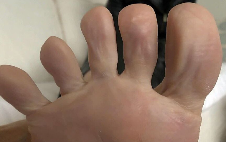A Giantess Shows You Her Feet Lady Victoria Valente Mighty Wrinkles on Her Feet, Thick Giant Toes (Lady Victoria Valente)
