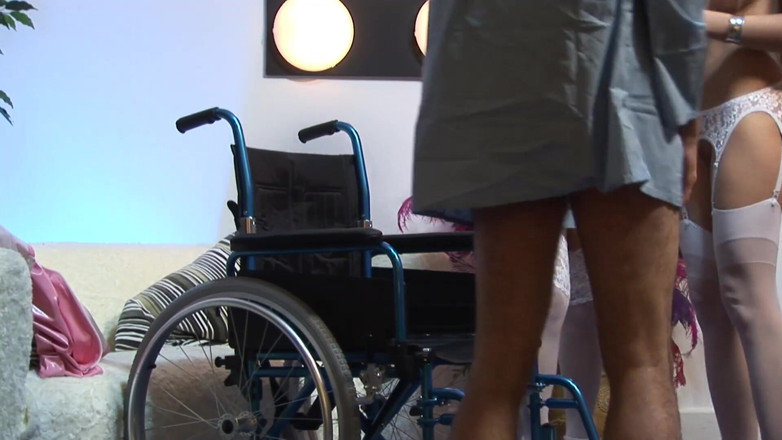 CBD Media: Due infermiere giovani calde dal seno grande che fanno sesso...