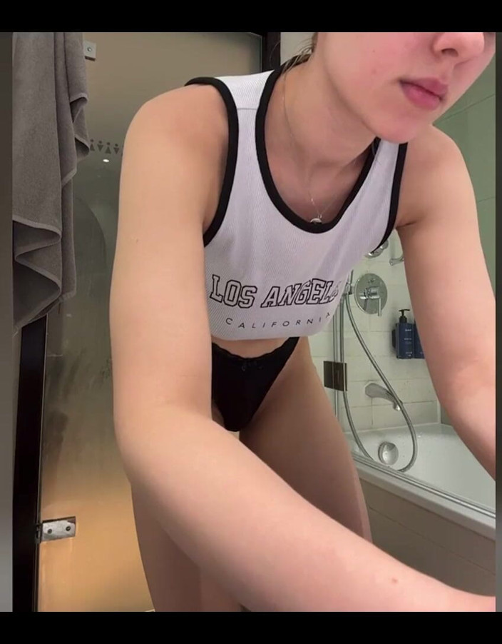 JuiceLussie: Shower Show on Webcam