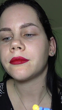 Piękna Anna Giantess bawi się z tobą w zbliżeniu POV