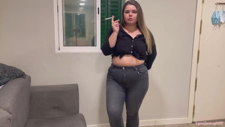 Your fantasy studio: Merokok dan kentut dalam seluar jeans hitam