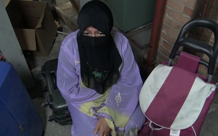 Souzan Halabi: Ho beccato una rifugiata musulmana nel seminterrato della mia matrigna -...