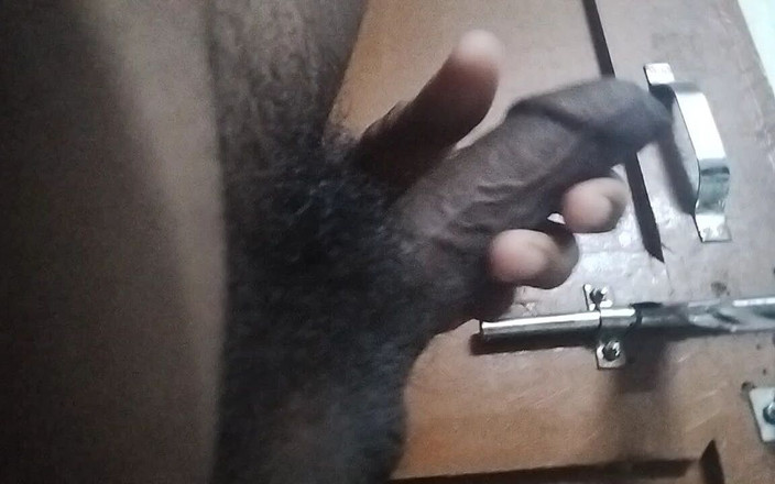 Sexy_PK_BOttom: Si masturba, si sgrilletta e schiaffeggia il mio cazzo nero...