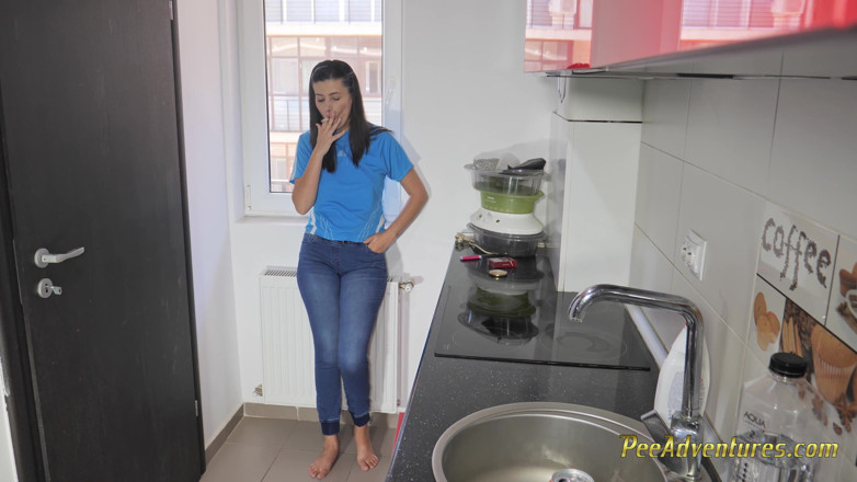 Pee Adventures: Merokok di dapur dan becek celana jinsku