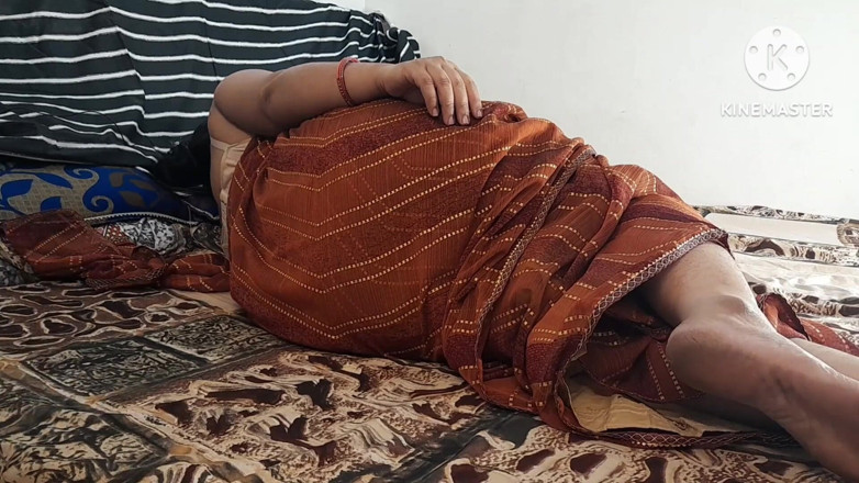 Salmaan001: parosi bhaabhi divaali par ghar aaee aur chudaee huee aur...