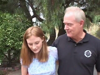 Group Bang: 怀孕的婊子和她的朋友被群交