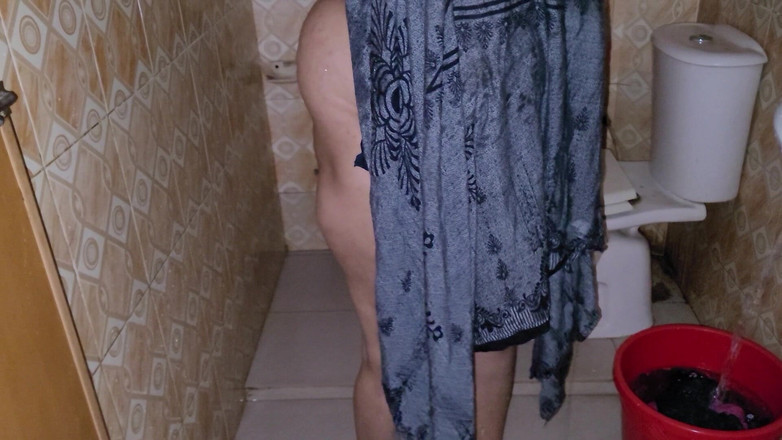 Tasnim Zara: Dopo una lunga giornata di lavoro, ho fatto un bagno...