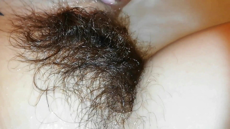 Cuteblonde666: baalon vaali jhaari paani ke niche