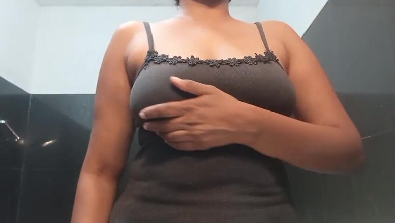 Anne White: Kakak ipar india lagi asik masturbasi