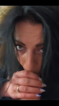Milfycalla - tiefer blowjob während sie pelzjacken mit kapuze trage, Pufferjacken 202 - ich mag es wirklich, schwanz zu lutschen, während ich pelzhauben-puffe trage