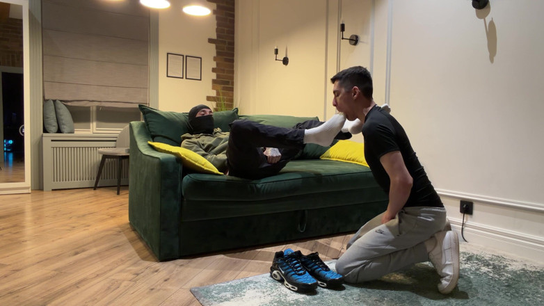 1JackDaniel: Caldo sesso gay con scarpe da ginnastica e calzini sporchi